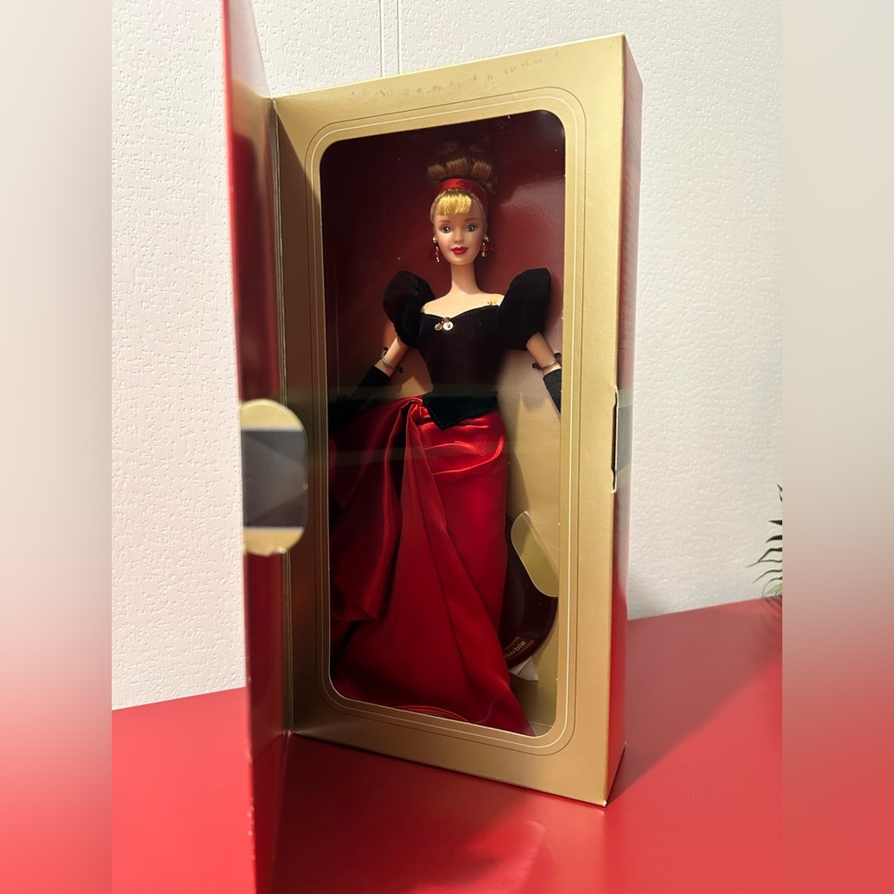 1998 Avon Exclusive Special Edition Winter Splendor Barbie